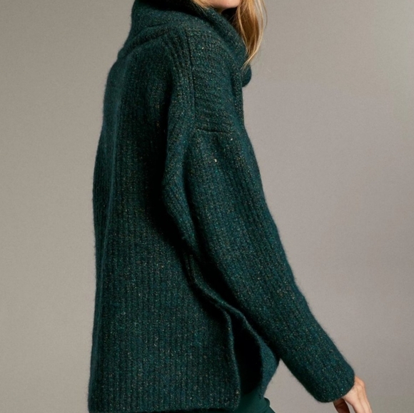 Aritizia Babaton Green Campo Turtleneck - Picture 2 of 13